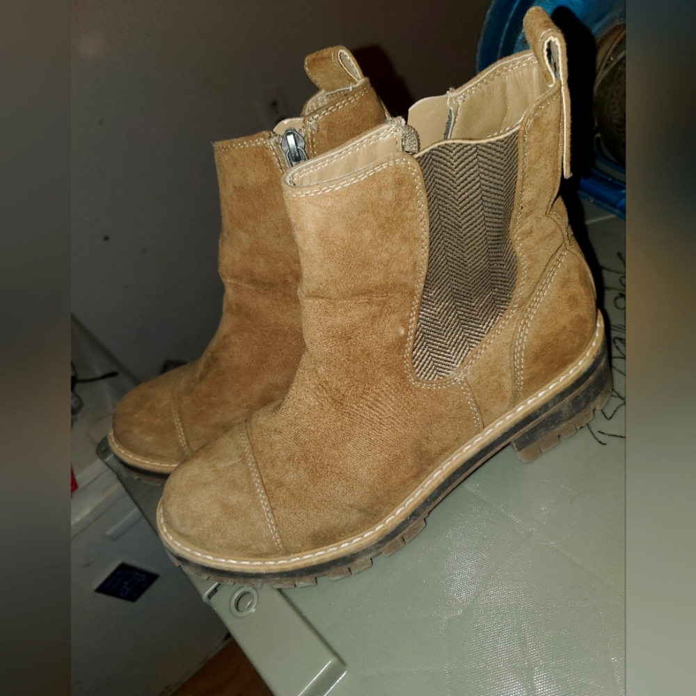 Like new Time and Tru boots size 7